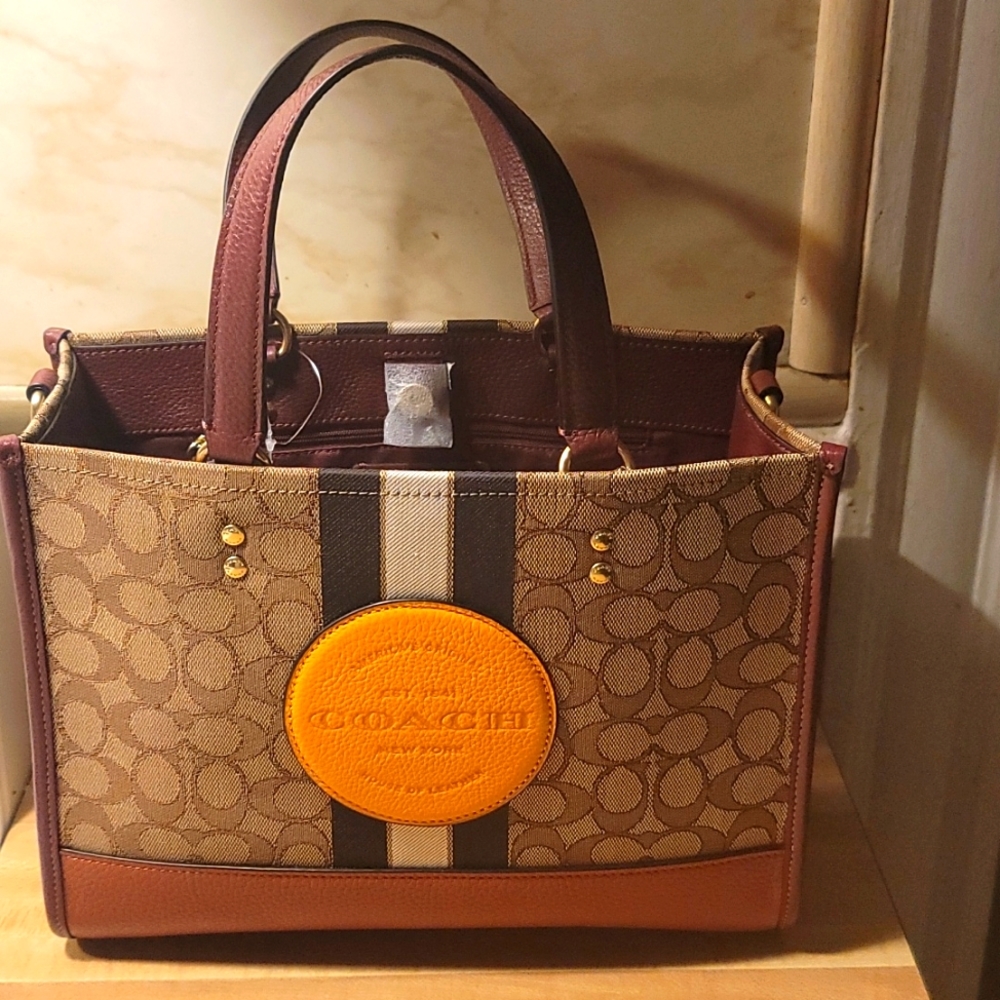 A Coach Tote Bag w/Shoulder Strap Brown